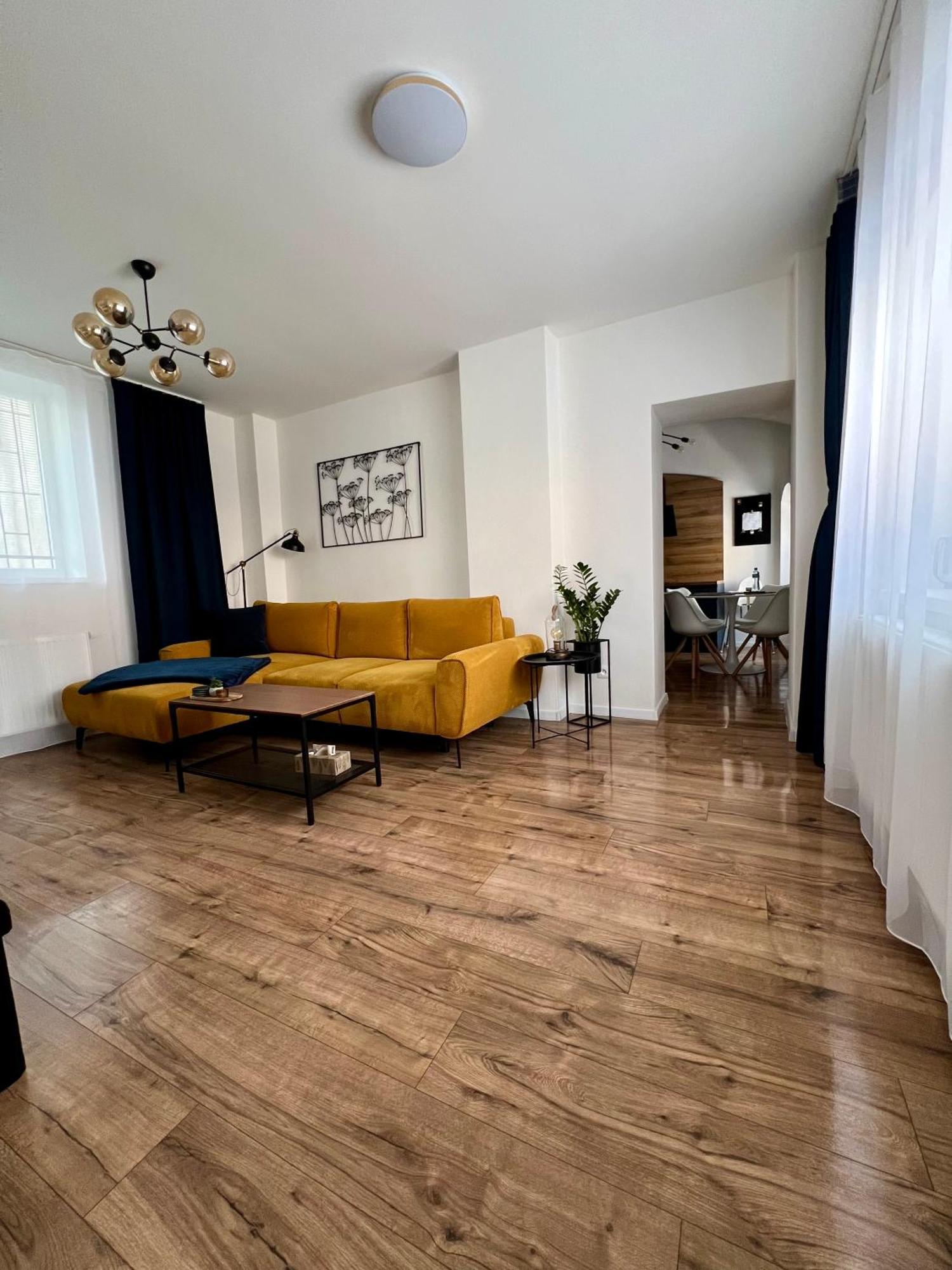 Apartment R&L Lazovna Apt 1 - Old Town And Parking Μπάνσκα Μπίστριτσα Εξωτερικό φωτογραφία